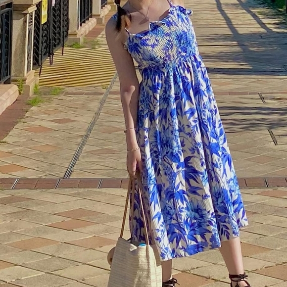 H&M Floral Smocked Midi Sundress with Spaghetti Straps In Blue/white. M NWOT - Picture 6 of 16